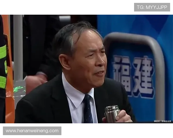 许利民:攻防失误致反超需保持冷静 许利民:攻防失误致反超需保持冷静