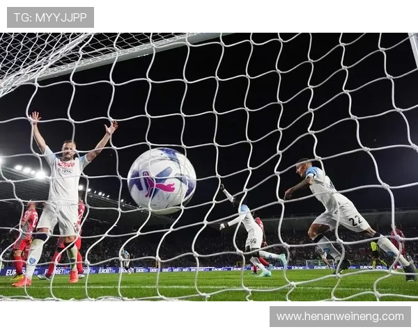 那不勒斯再展雄风轻松击败克雷莫内塞